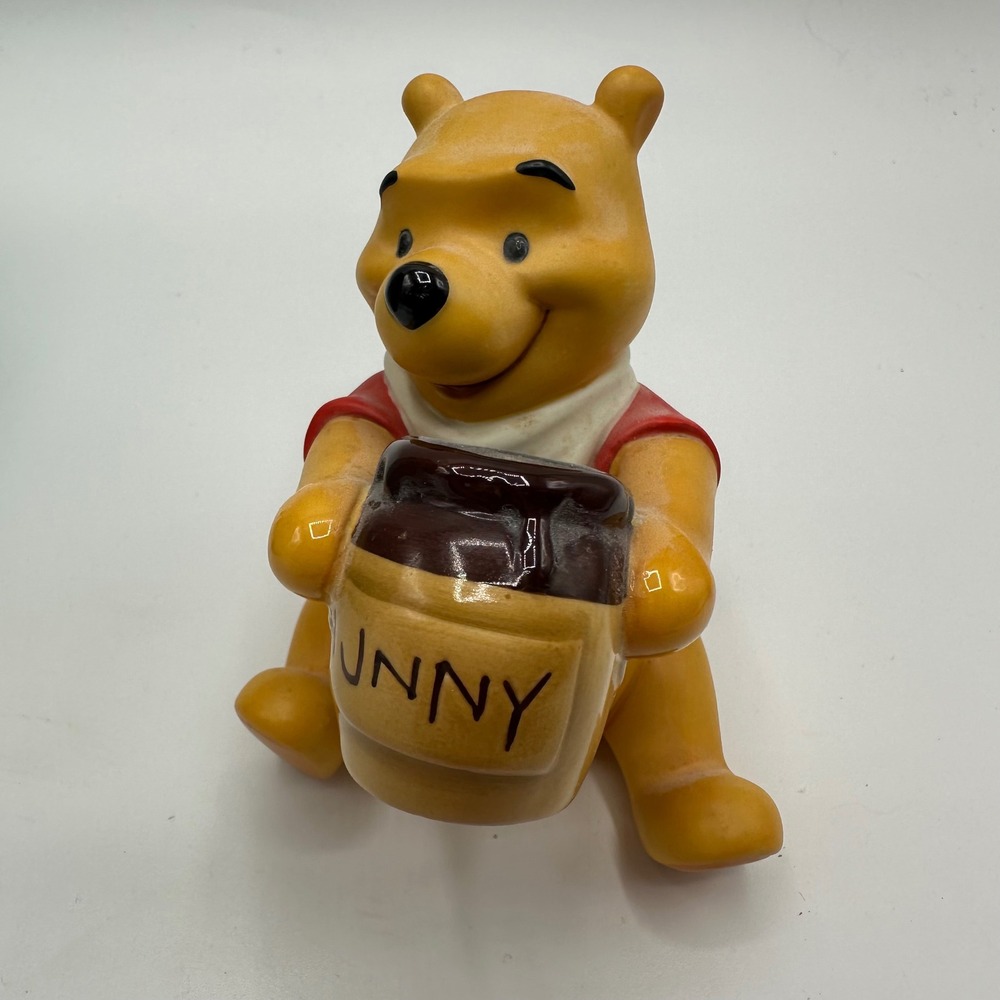 WDCC Disney Winnie the Pooh And The Honey Tree Time for Something Sweet 1996